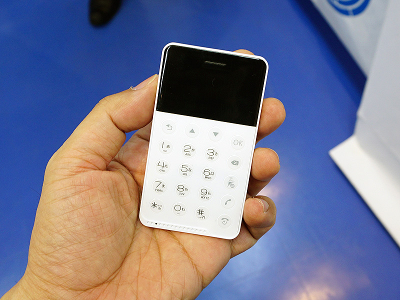 カードサイズの薄型SIMフリー携帯電話「NichePhone-S」が発売 - AKIBA 
