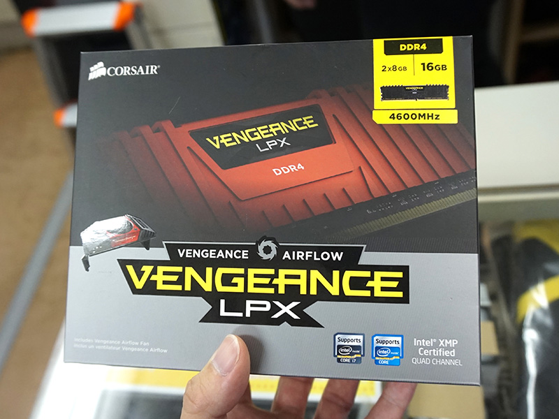 DDR4-4600対応の高速メモリが発売、8GB×2枚セットで実売7.2万円
