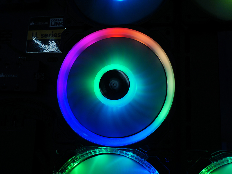 色鮮やかに発光するCorsairの冷却ファン「LL140 RGB」「LL120 RGB」が発売 - AKIBA PC Hotline!