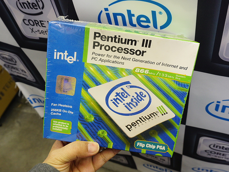 Pentium III 866MHzの未開封品、2017年の秋葉原店頭に現る （取材中に見つけた○○なもの） - AKIBA PC Hotline!