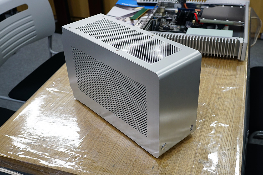 最強の小型ゲーミングPCが組めるMini-ITXケース「A4-SFX v2」が発売
