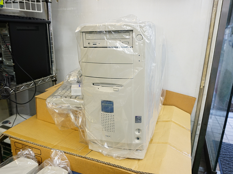 なんと！PC-9821などの未使用品が3台も発掘される、MMX Pentium搭載の