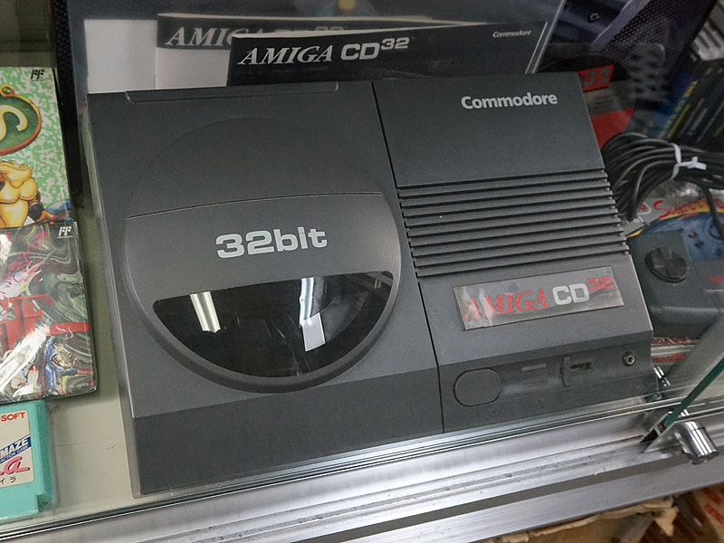 レトロなコモドール製32bitゲーム機「AMIGA CD32」が税込3.5万円