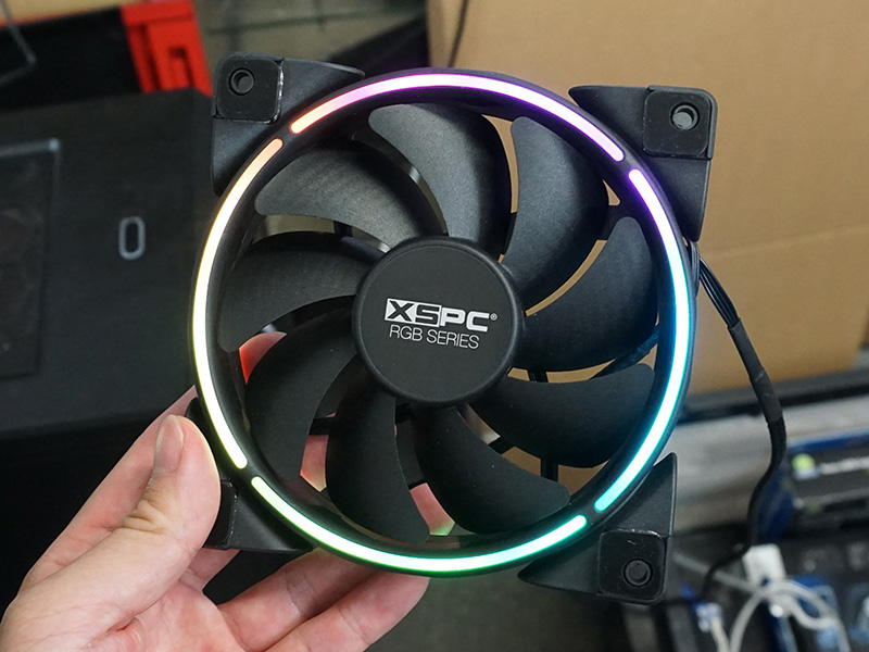 表裏両面にリング型LEDを搭載した120mmファンが入荷、XSPC製 - AKIBA