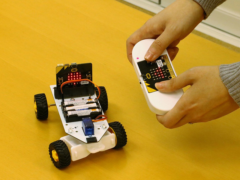 Amazon | Omnibot 17ミュー i-SOBOT BLACKversion | ラジコン