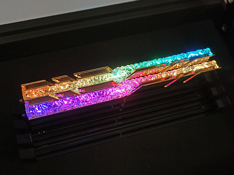 メモリー Trident Z royal Desktop Memory (U-DIMM/CU-DIMM) - Trident Z Royal - G.SKILL