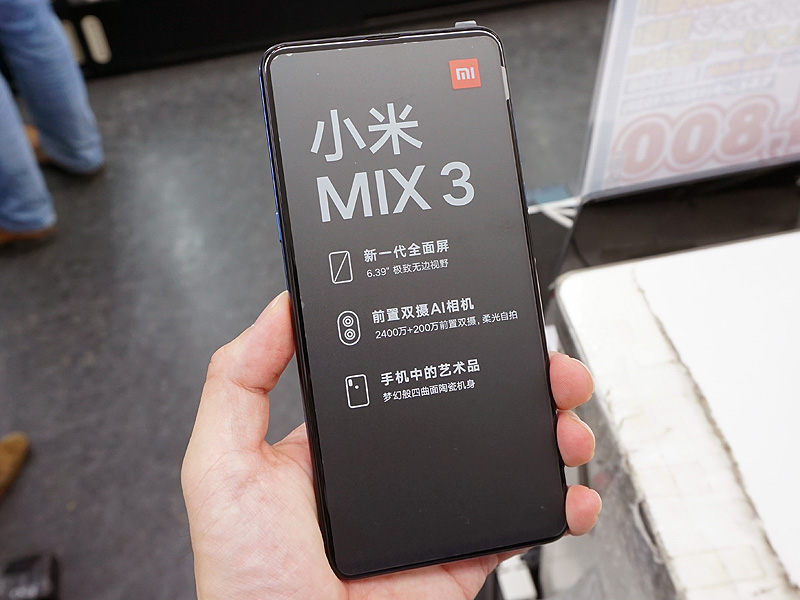 本体の一部がスライドする6.39型スマホ「Mi MIX 3」にブルーの新色