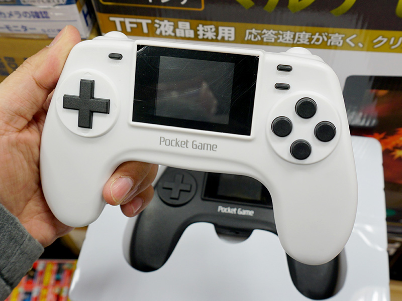 収録ゲームは118種類 コントローラー型の携帯ゲーム機が1 500円で販売中 取材中に見つけた なもの Akiba Pc Hotline