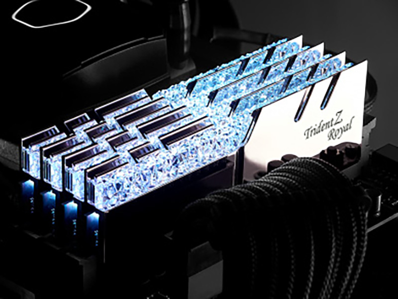 ゴージャス仕様の光るメモリ「TridentZ Royal」のDDR4-4400/4000モデル