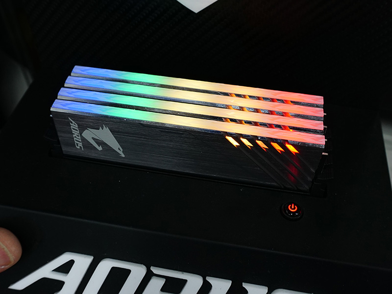 ダミーモジュール同梱のDDR4メモリ「AORUS RGB Memory」に新モデル 