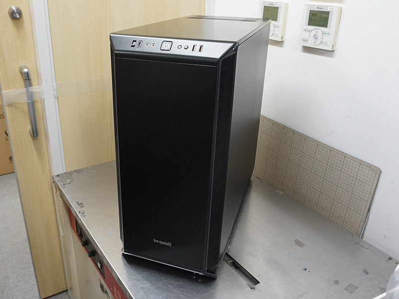 倒立レイアウトにも変更できるE-ATXケース「DARK BASE 700」が発売、be