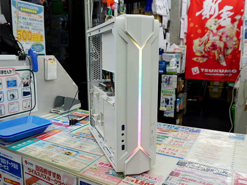 内部も白いスリムPCケース「RVZ03W-ARGB」が発売、長さ330mmのビデオ 