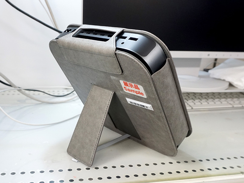 新型Mac miniにも対応するスタンド付きカバーが店頭販売中 新型Mac miniにも対応するスタンド付きカバーが店頭販売中
