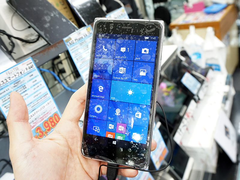 Windows 10 Mobileスマホ 503lv の未使用品が400台も再入荷 税込5 980円 取材中に見つけた なもの Akiba Pc Hotline