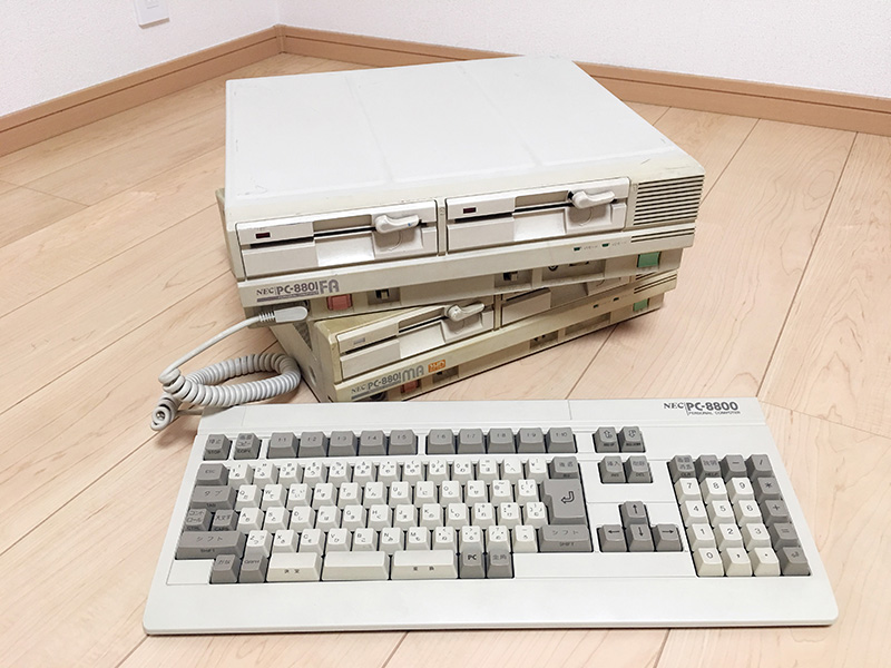 NEC PC−8801 MA  本体とキーボード