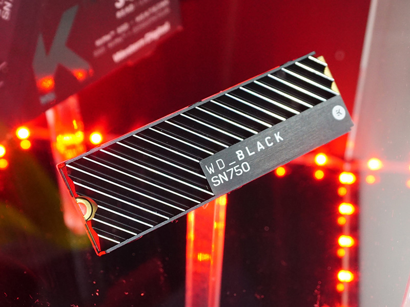 WD_BLACK SN750 1TB NVMe SSD ヒートシンク付き 250 GB WD_BLACK SN750 NVMe™ SSD ヒートシンク非搭載 | Sandisk