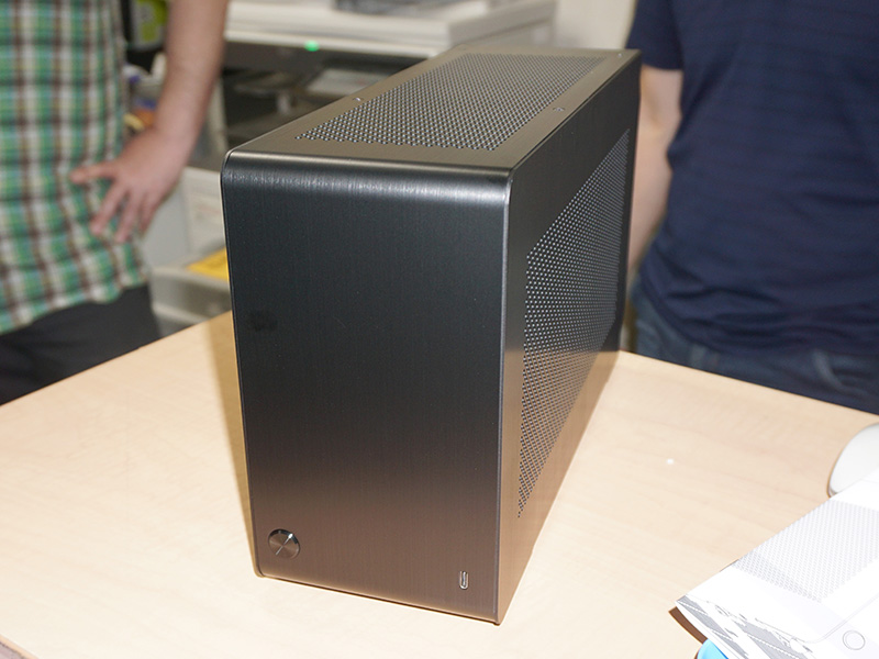 最強の小型PCが構築できるMini-ITXケース「A4-SFX」に新モデル、カラー 