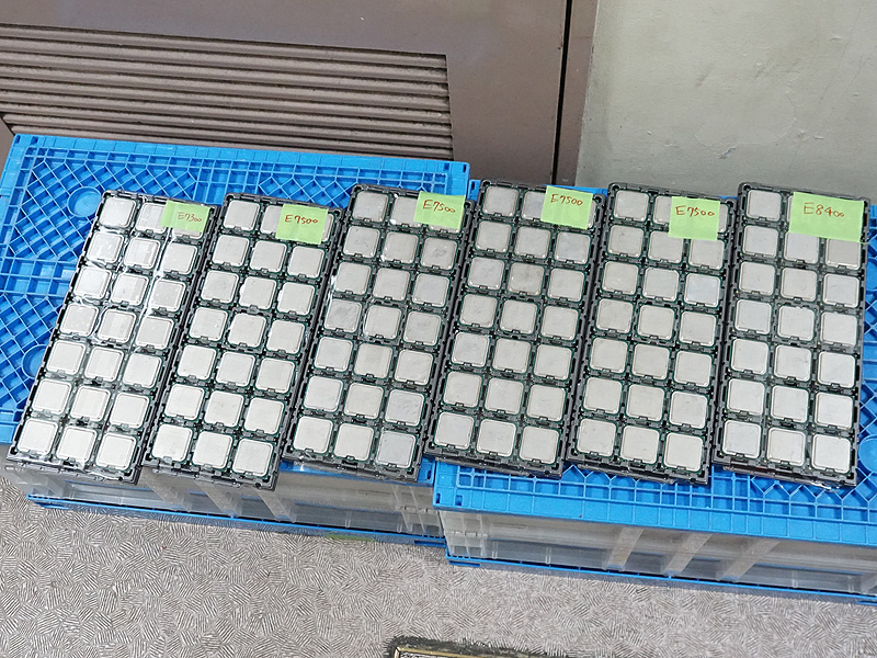 Intelの旧型CPUをトレイごと大人買い！ 21個で2,500円から （取材中に 