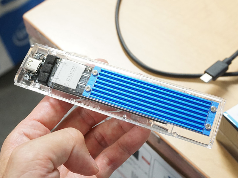 透明ケース採用のNVMe SSDケースがORICOから、ヒートシンク色違いで3モデル - AKIBA PC Hotline!