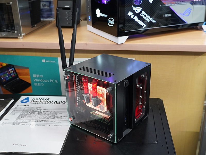 Ryzen向け小型PCキット「DeskMini A300」ベースの水冷PCが展示中