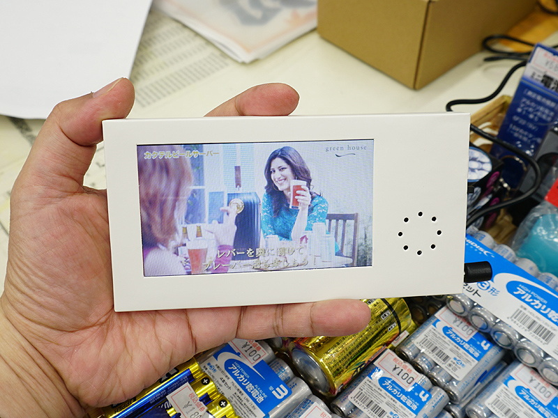 商品アピールに重宝する安価な4.3型電子POPが入荷、実売5,730円