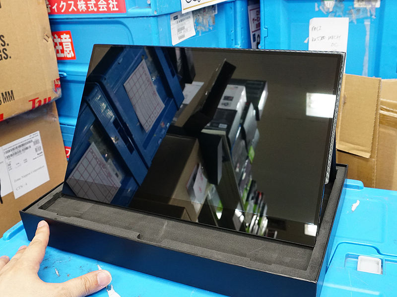 タッチ操作OKな15.6型モバイル液晶「FW-LCD156」がフリーウェイから、専用カバー付属 - AKIBA PC Hotline!