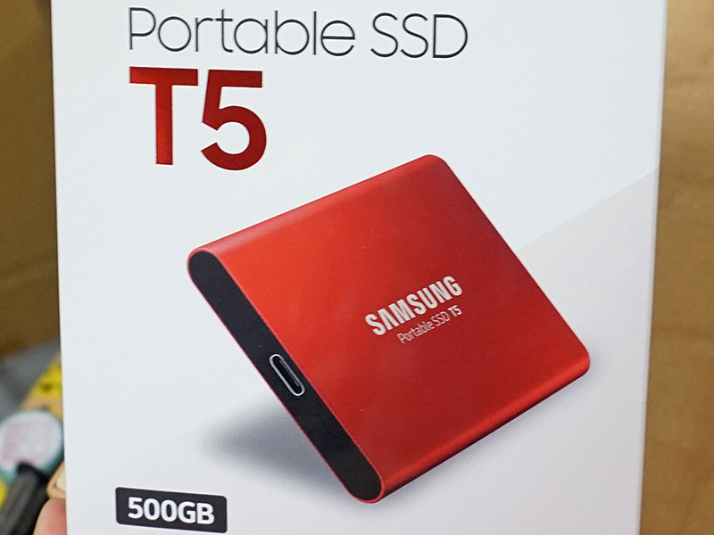 コンパクトなメタルボディのポータブルSSD「T5」に赤色モデル、500GBと