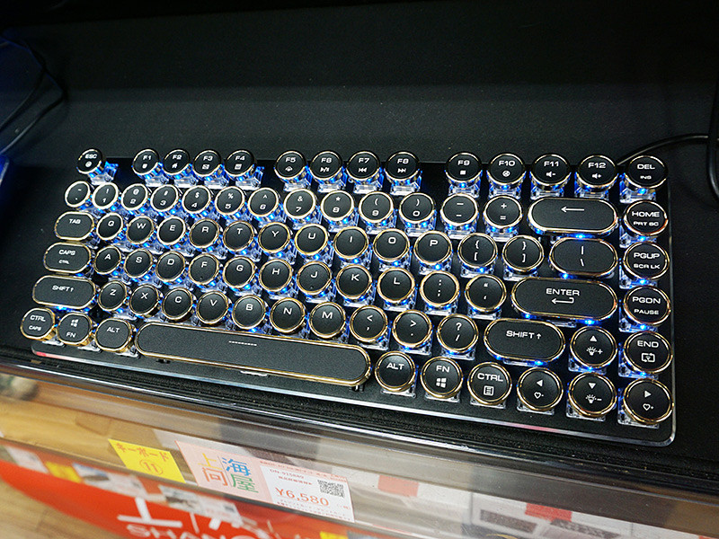 タイプライター風デザインのテンキーレスキーボードが上海問屋から