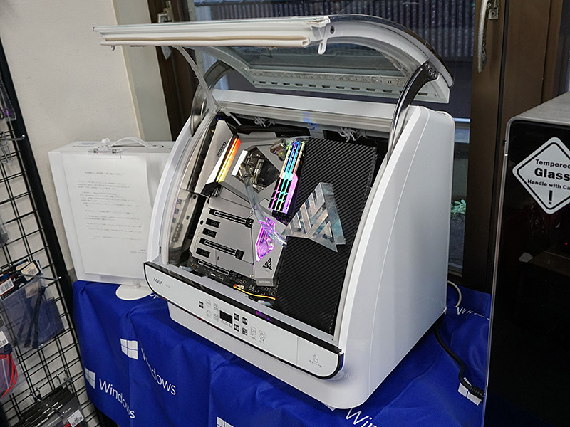 驚きの「食洗機PC」が店頭展示中、X570 AQUAなどのPCパーツを搭載