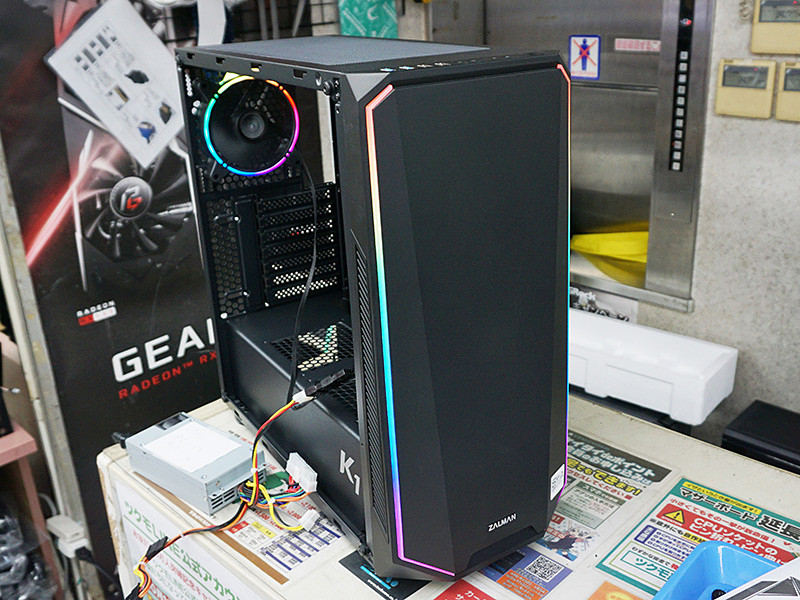 フロントのエッジ部が鮮やかに光るZALMANのミドルタワー「K1」 - AKIBA
