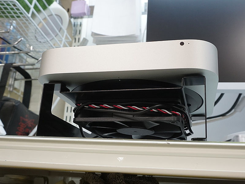 Mac Miniを強制冷却 1mmファン付きクーリングスタンドが入荷 Akiba Pc Hotline