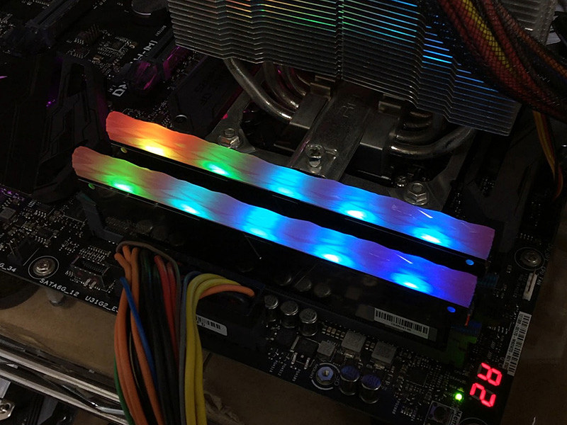 V-Color×OCMEMORYコラボのDDR4-4133/3600 OCメモリが発売、LEDバー搭載