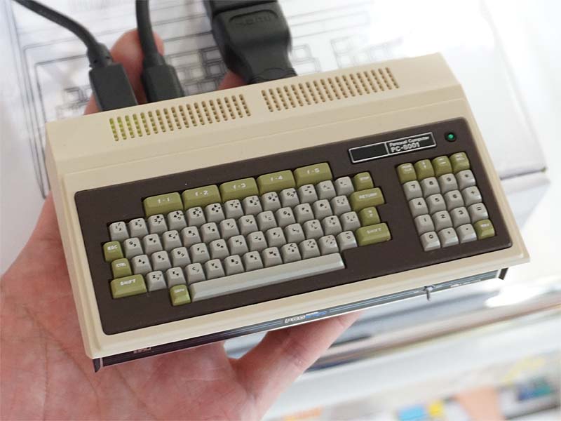 「PasocomMini PC-8001」の店頭販売スタート、PC-8001の実機と