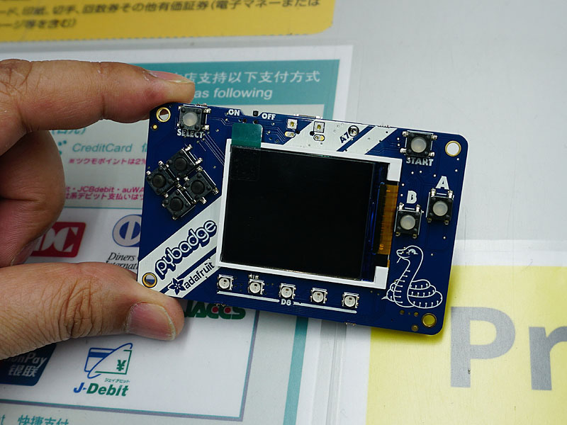カードサイズのマイコンボード「Adafruit PyBadge」が入荷、MakeCode