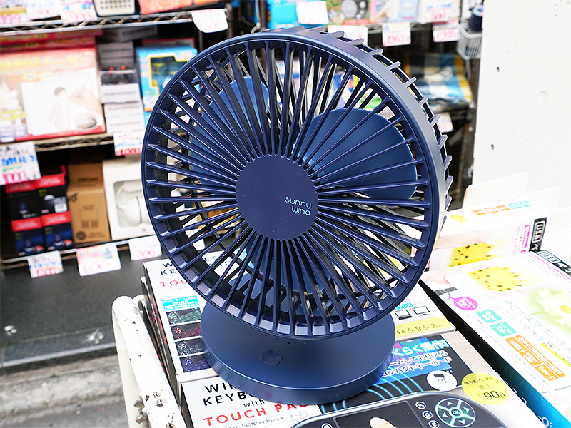 真上にも向くUSB卓上扇風機「SUNNY WIND 202」、バッテリー動作対応