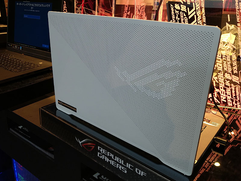 天板にドット絵を表示できる14型ノート「ROG Zephyrus G14」が発売