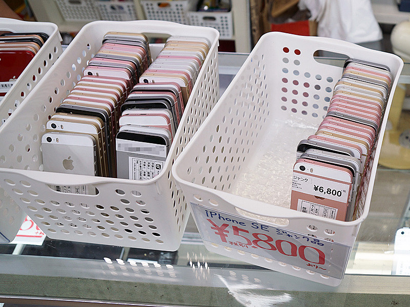 iPhone SEが5,800円から！初心者お断りのジャンク市、iPhone 8もあり