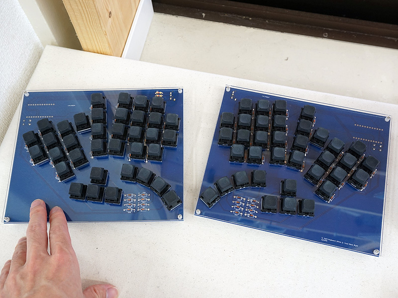 TRONキーボード風”の自作キット「TL Split Keyboard」が店頭入荷、左右
