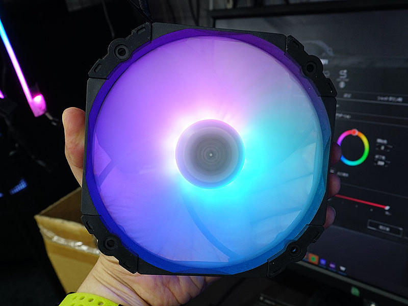 サイズの光る140mmファン「KAZE FLEX 140 A-RGB」が発売、形状別に2