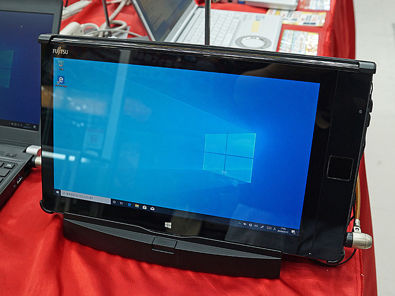 富士通のWindowsタブレット「ARROWS Tab Q704/PV」が税込14,800円 