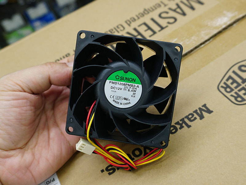 ツクモで爆音8cmファンが税込200円、50個セットのまとめ売りも