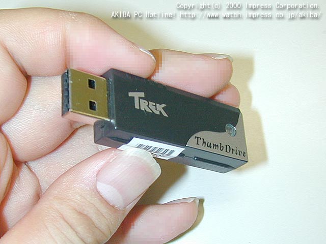 2000年6月3日号 掲載】USBにダイレクト接続が可能なガム型ドライブ 