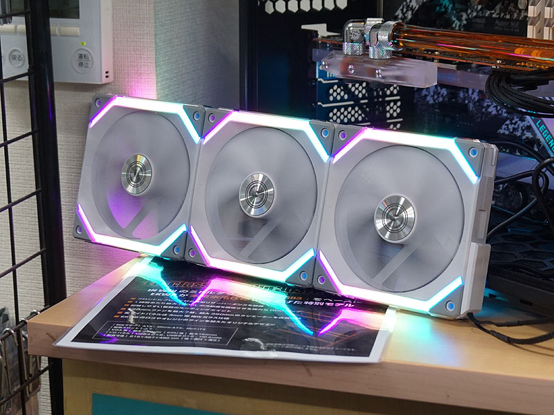 最大4基まで連結できるLian Liの120mmファン「UNIFAN SL120」が近日