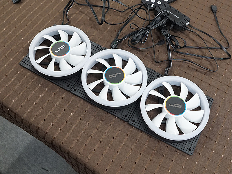 CRYORIG PWM対応120mm角RGBファン - PCパーツ