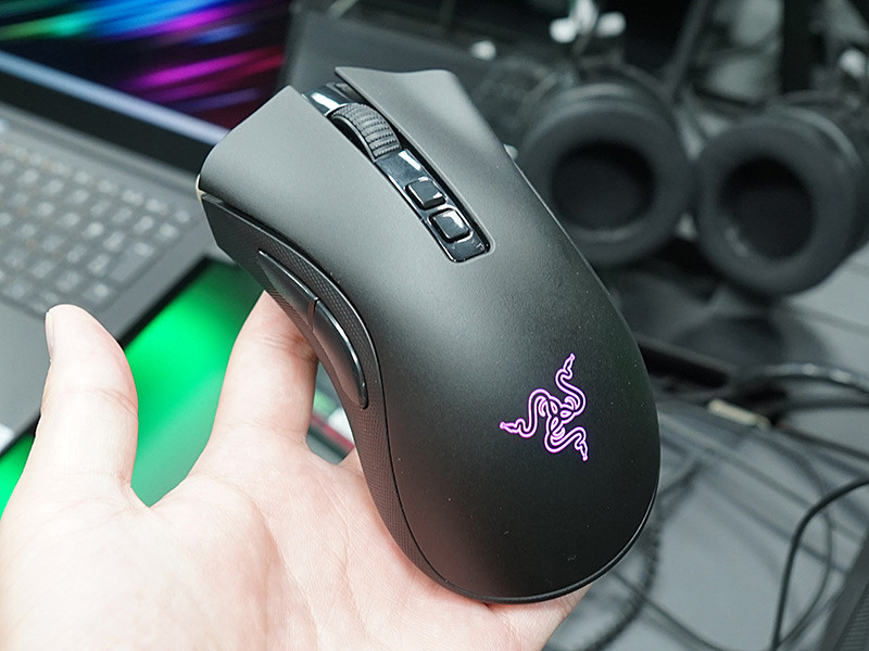 美しい価格 Razer DeathAdder Dock Mouse + マウス Pro V2 PC周辺機器