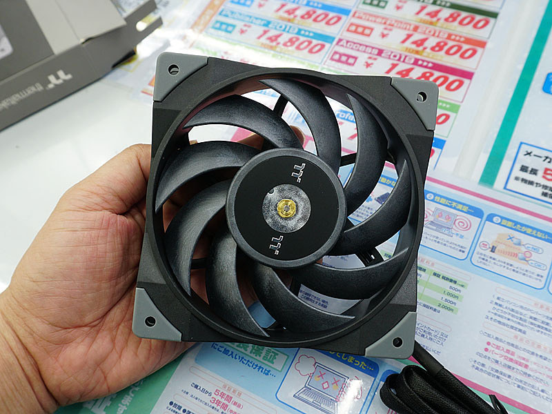 高静圧設計のthermaltake製1mmファン Toughfan 12 が発売 Noctua製品にそっくり Akiba Pc Hotline