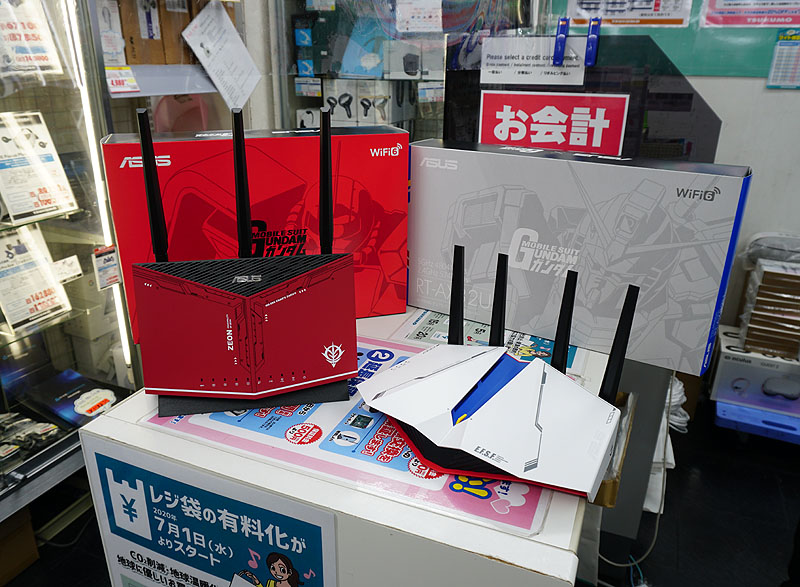 シャア専用ルーター”と“ガンダムルーター”がデビュー、Wi-Fi5より2.7倍