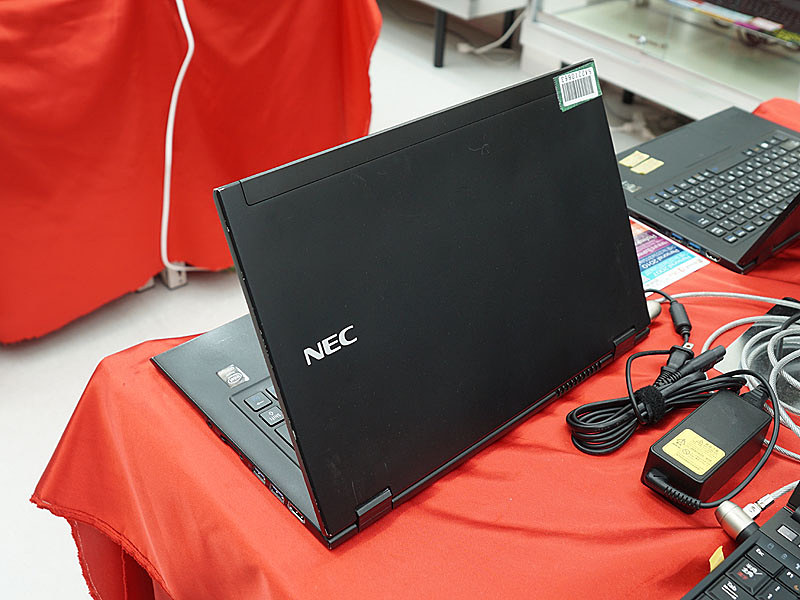重さは約779g！NECの高解像度13.3型モバイルノートが税込19,800円で ...