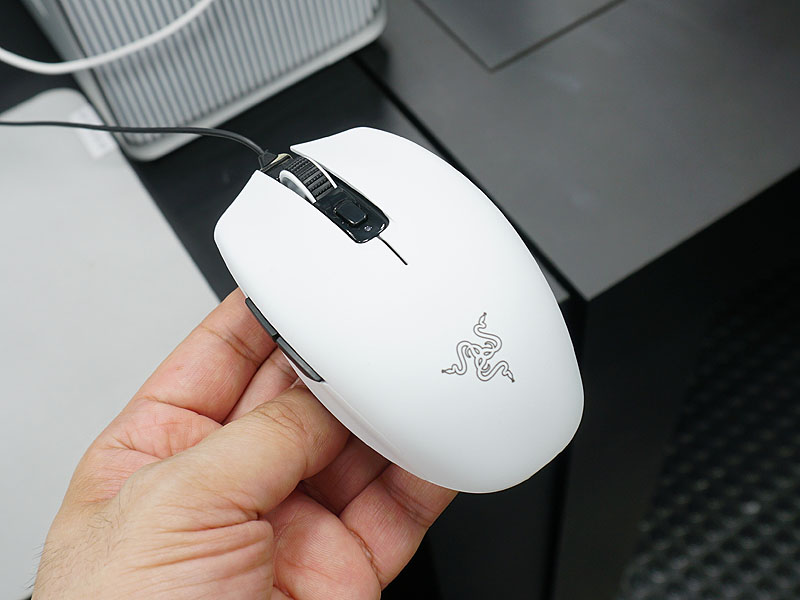単3または単4電池1本で動作する軽量ワイヤレスマウス「Razer Orochi V2