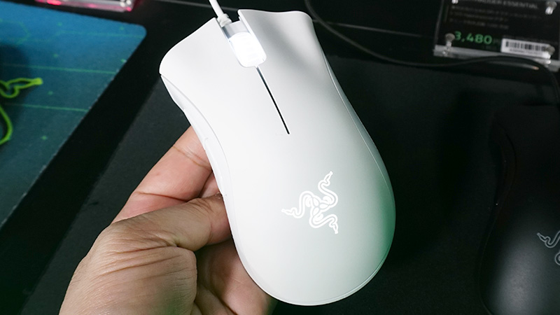 Razerのゲーミングマウス「DeathAdder Essential」にホワイトモデル